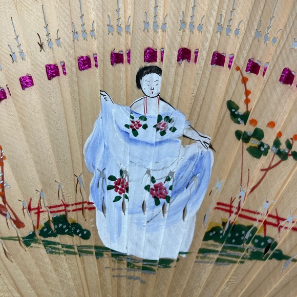 Vintage wooden folding fan w/delicate detailed cutouts. Asian painting. No brand - Picture 11 of 11
